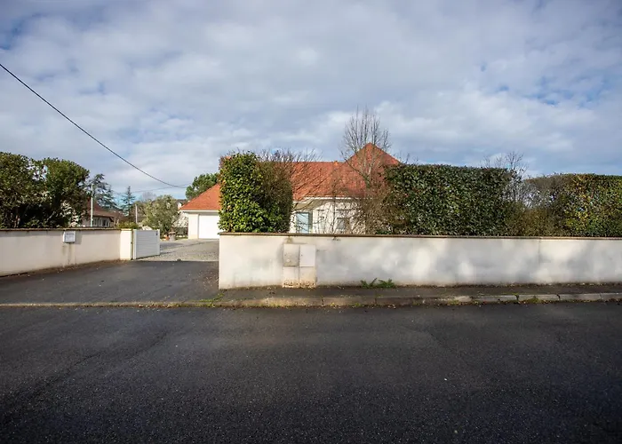 D'hotes A Bed & Breakfast Laroin